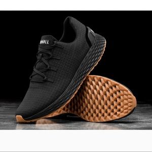 WOMEN’s NOBULL BLACK GUM RIPSTOP RUNNER. Sz. 7